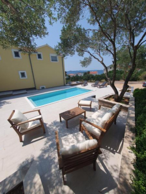 Relax House